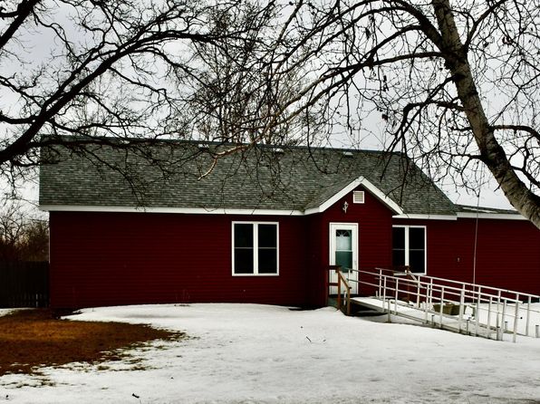 601 1st St S, Karlstad, MN 56732