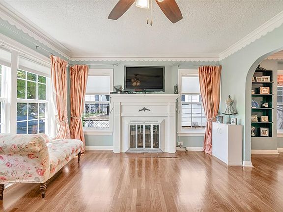 4th image of 4212 Curzon Ave