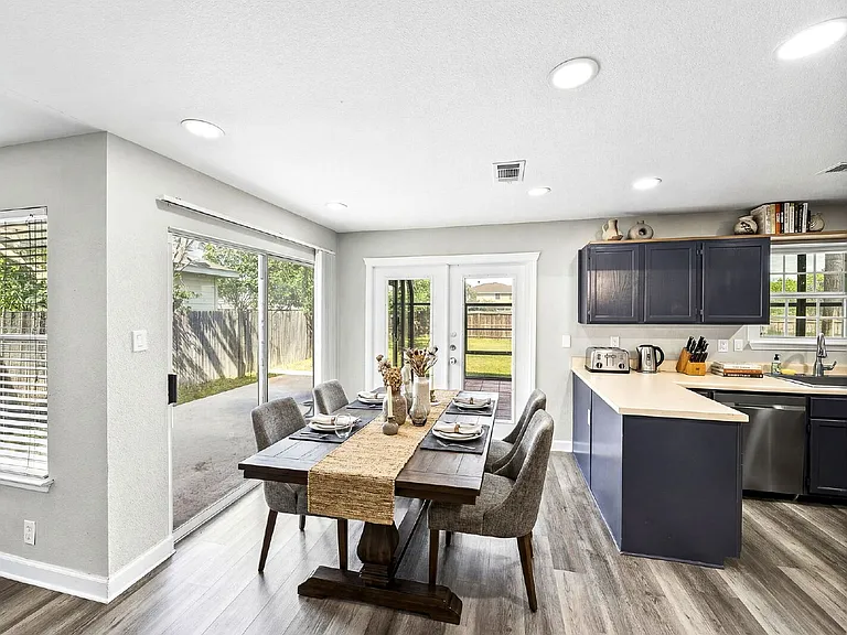4902 Crestwood Hill Dr — Photo 14