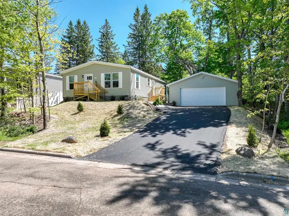 306 W Palm St, Duluth, MN 55811