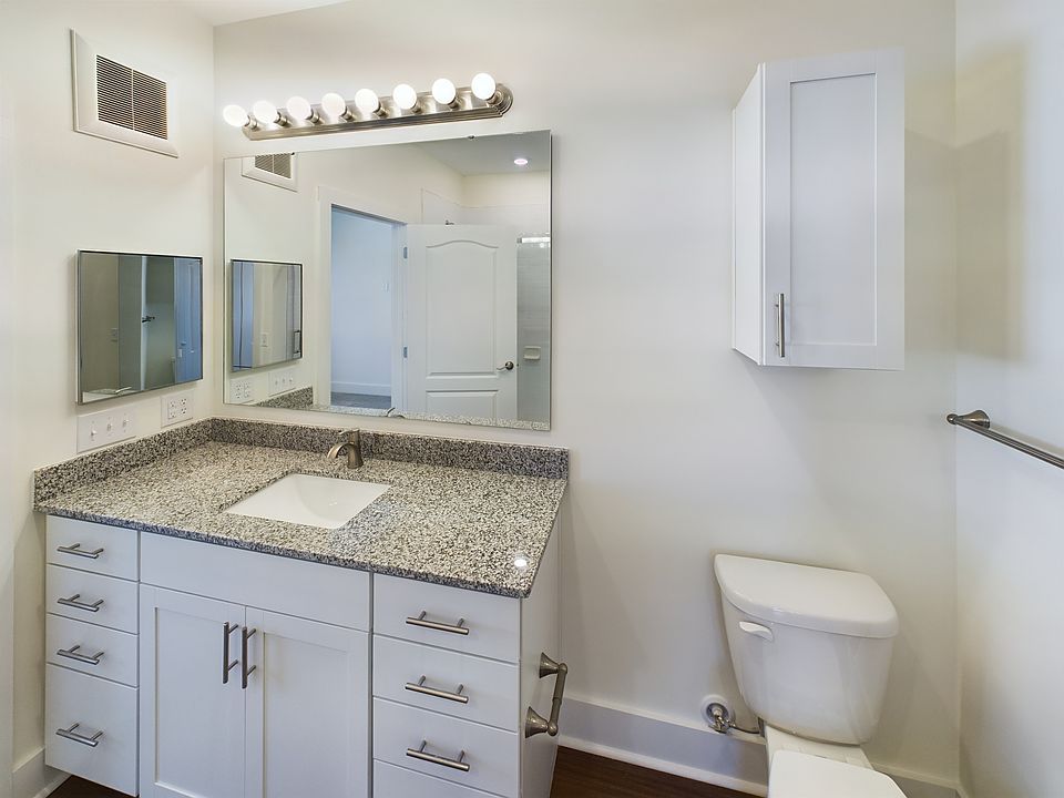 2nd image of 670 Victory Ln #11-205