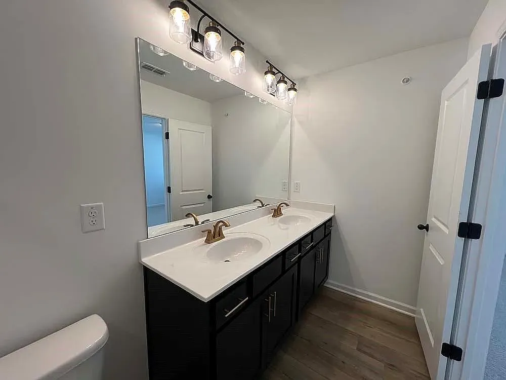 3 bed, 2.5 bath, 1507 sqft, $2,200 — Photo 2