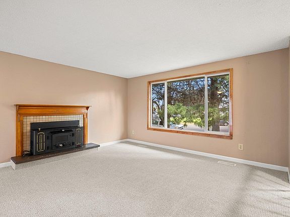 4th image of 6120 W Park St