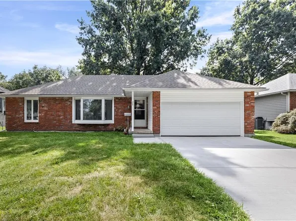 305 Canterbury Ln, Belton, MO 64012