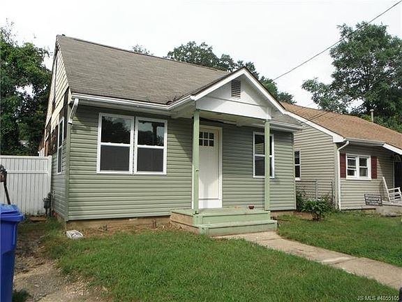 3rd image of 8 Rickard Ct