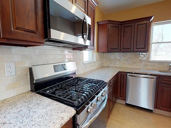 5th image of 187 Bement Ct