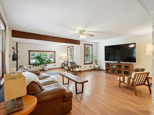 255 Riverneck Rd, Chelmsford, MA 01824