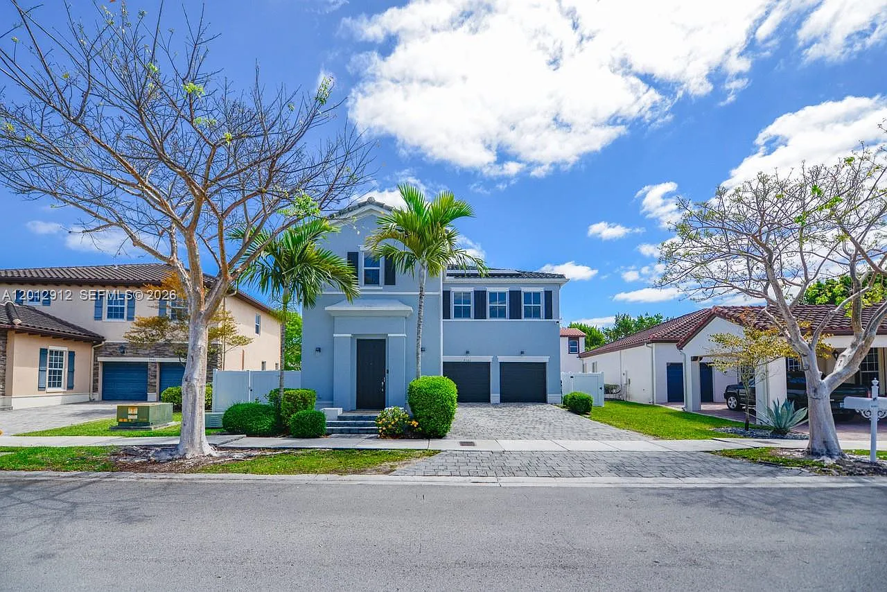 9101 SW 169th Pl — Photo 1