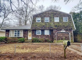 31 Tulip St, Huntington, NY 11743