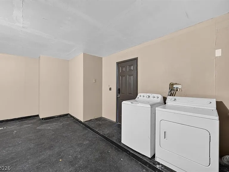 6834 Grandola Dr — Photo 29