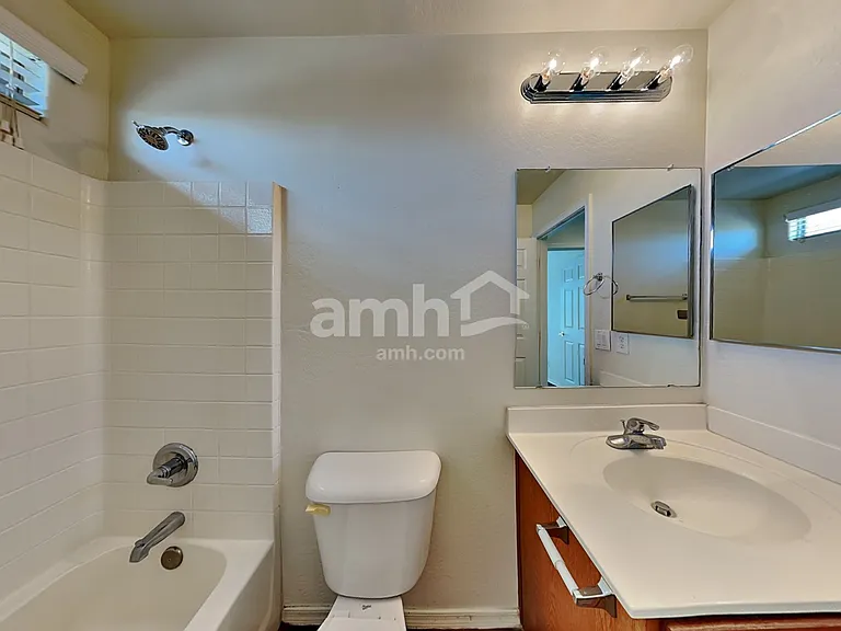 2827 S 74th Dr — Photo 16