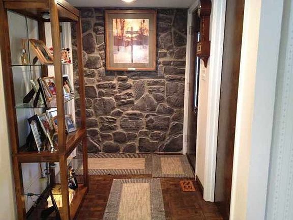 2nd image of 410 Barton Ave