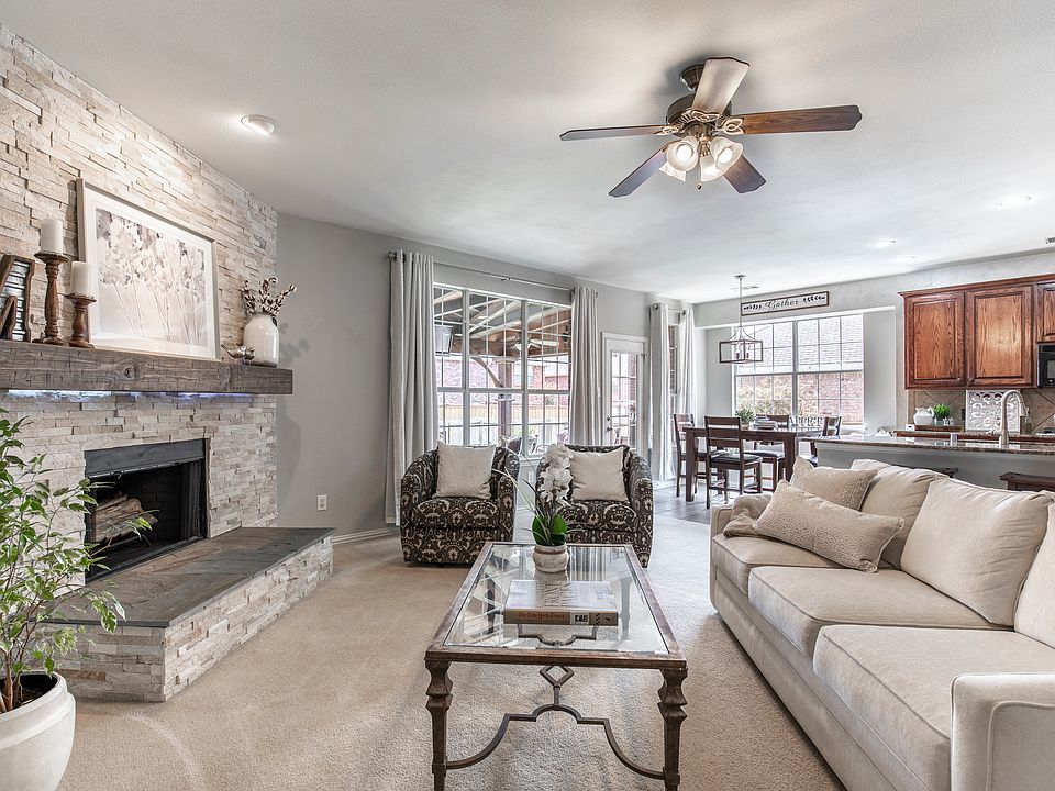 Open concept living/kitchen