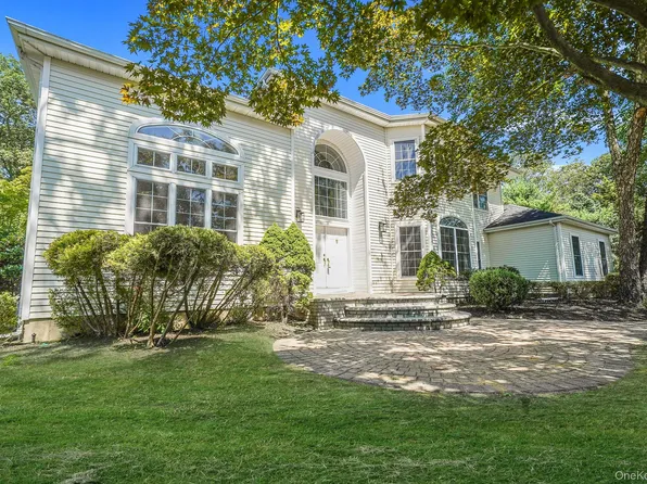 11 Cobbler Lane, East Setauket, NY 11733