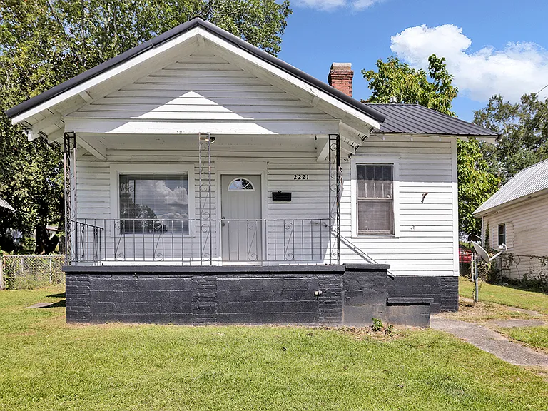 2221 Gurnee Ave — Photo 1