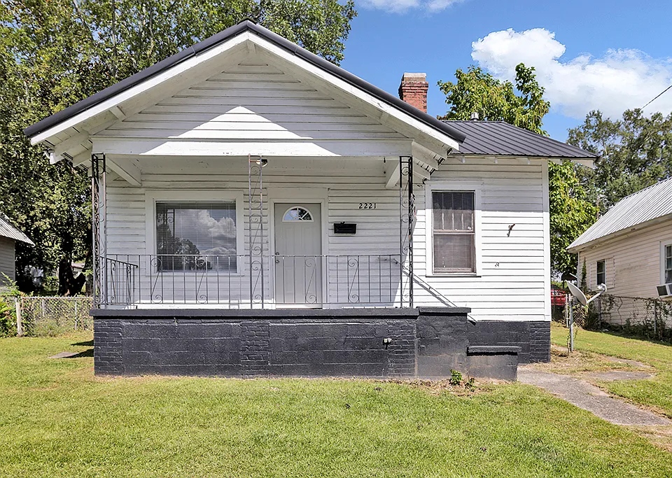 2221 Gurnee Ave