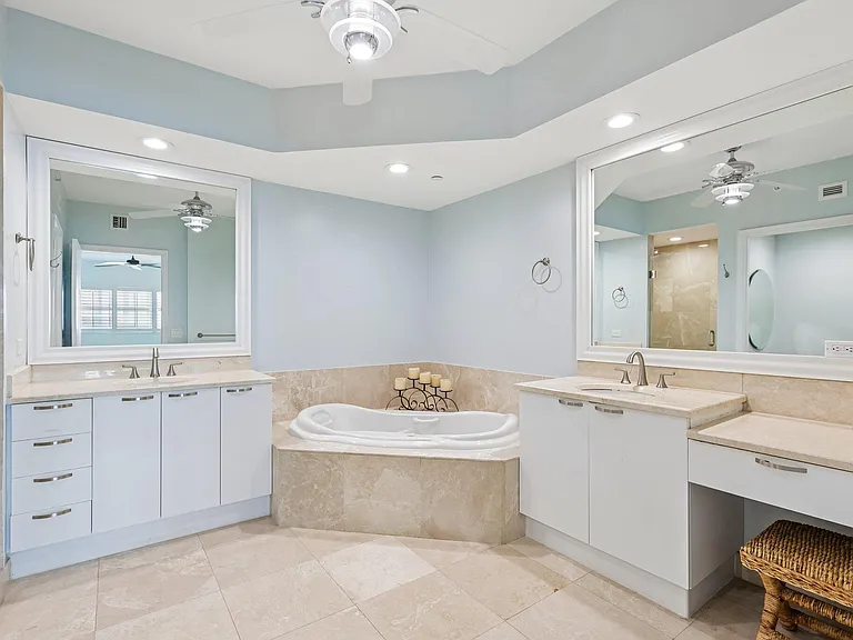 2650 Lake Shore Dr #1202 — Photo 20