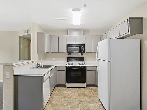 Kitchen | Canyon Springs