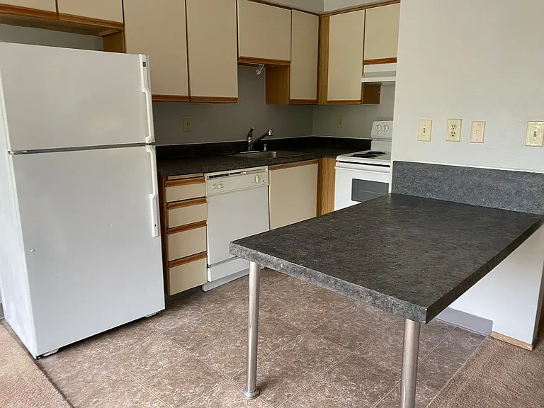 Adams Court Apartments — Photo 5