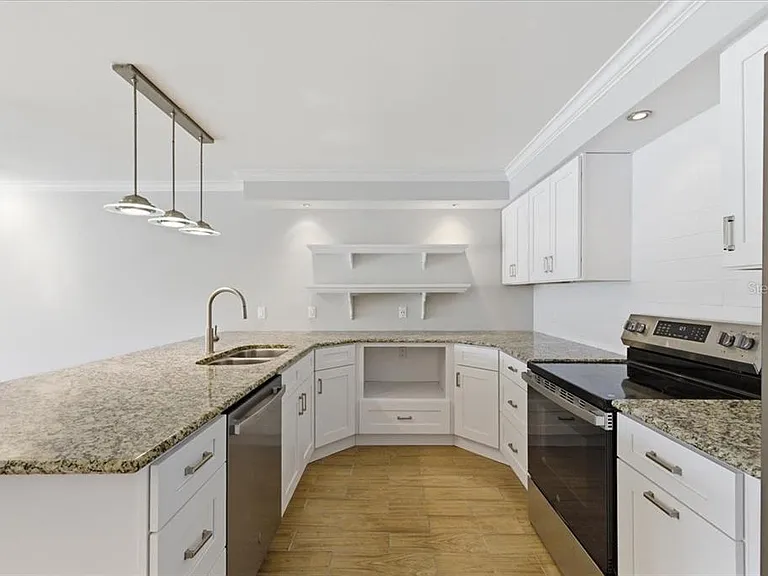 2424 W Tampa Bay Blvd #G104 — Photo 13