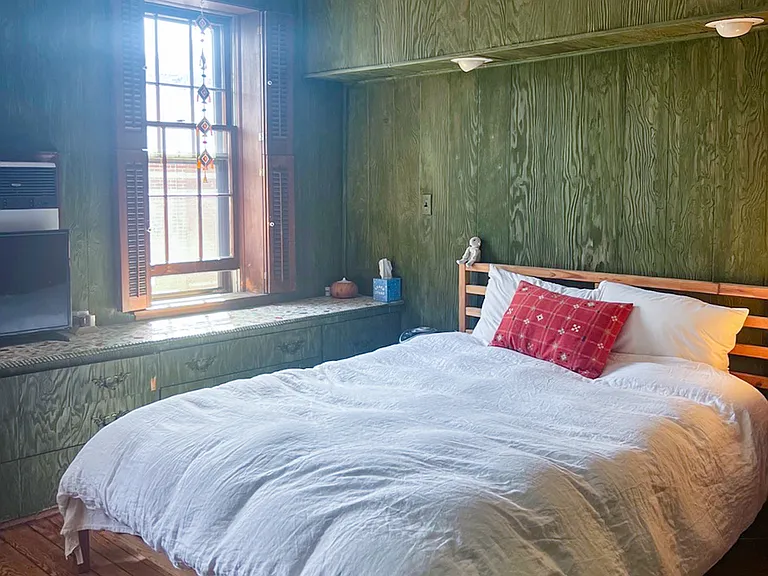 2nd floor - front bedroom