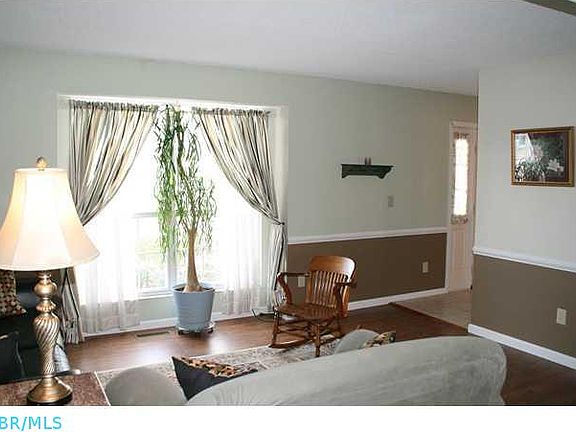 4th image of 5273 Redlands Dr