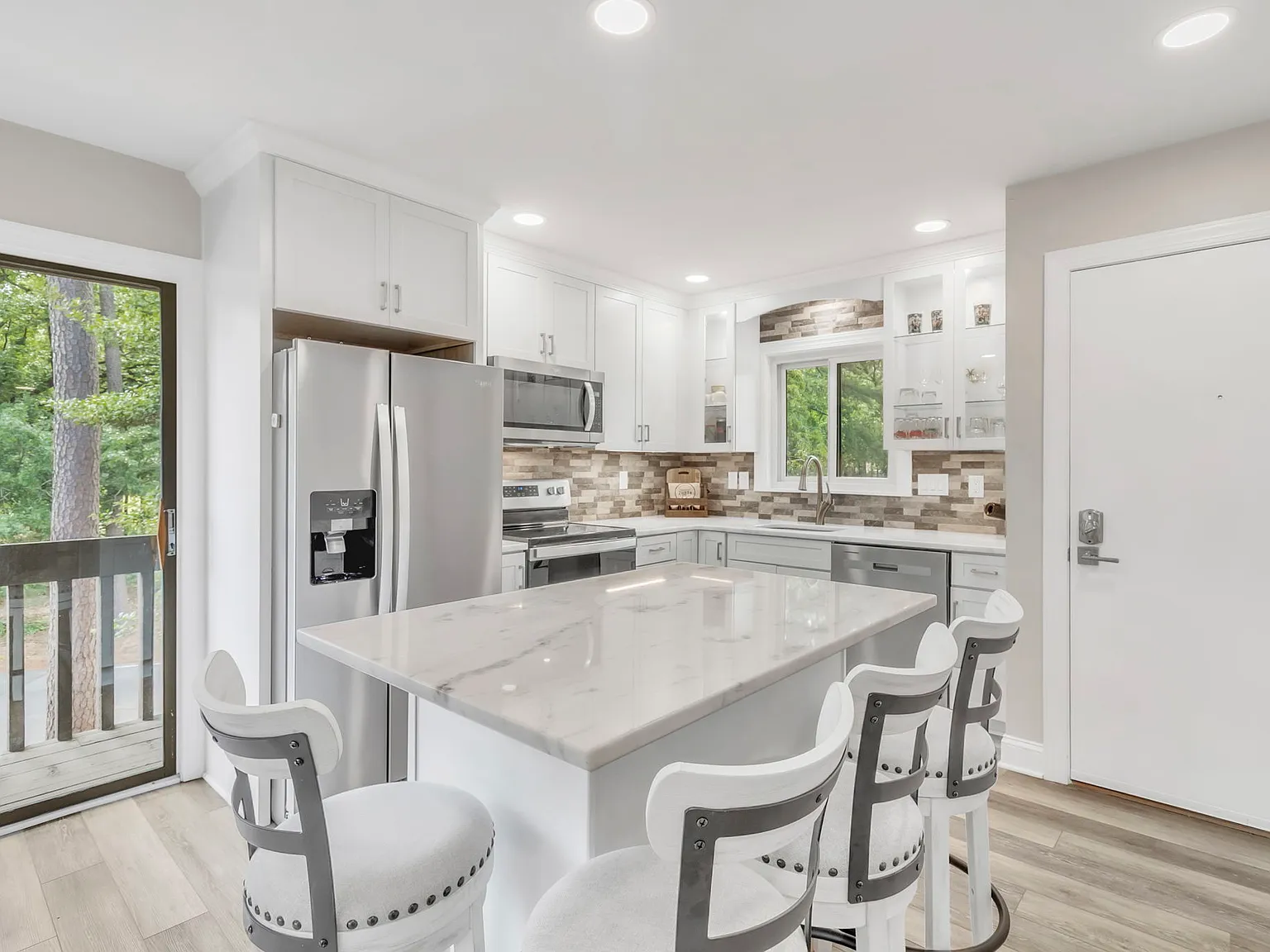 800 Saint Andrews Dr, #205 — Photo 3