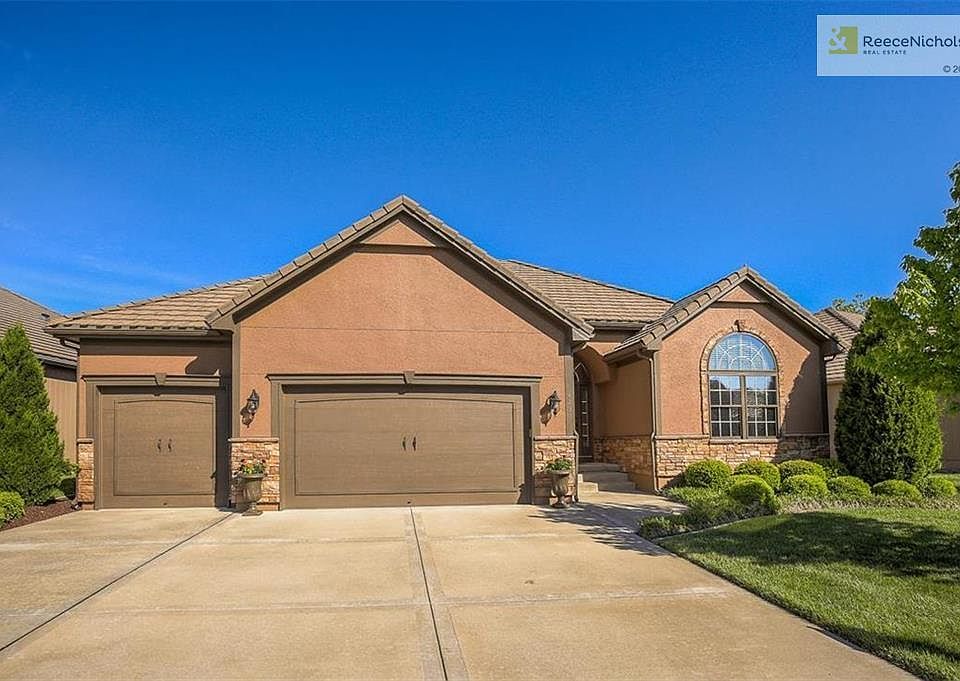 1st image of 4230 NE Park Springs Dr