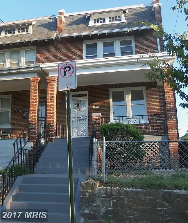 1401 Ridge Pl SE photo 1