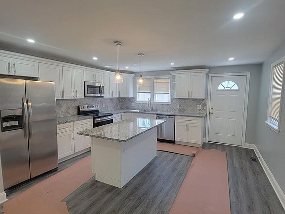 4th image of 402 W Queen Ln