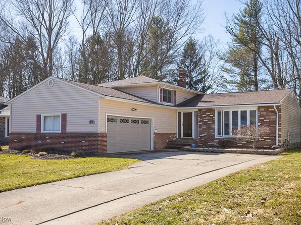 26 S Cir, Bedford, OH 44146