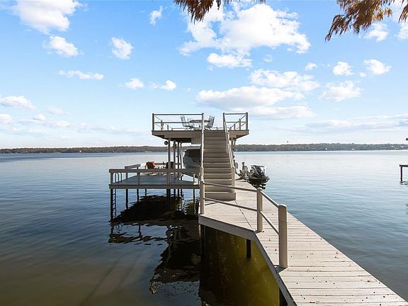 3rd image of 108 Pin Oak Dr