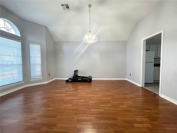 2nd image of 1200 Wyndham S