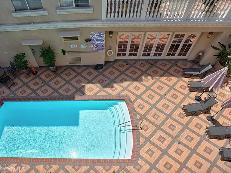 930 N Doheny Dr #303 — Photo 24