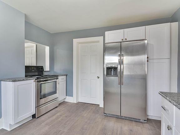 5th image of 1001 Cogswell St NW