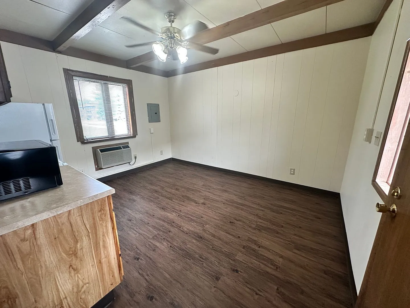 4216 Lincoln Swing - Studios — Photo 3