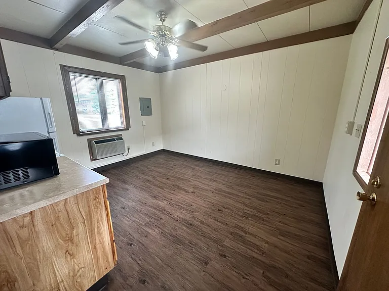 4216 Lincoln Swing - Studios — Photo 3