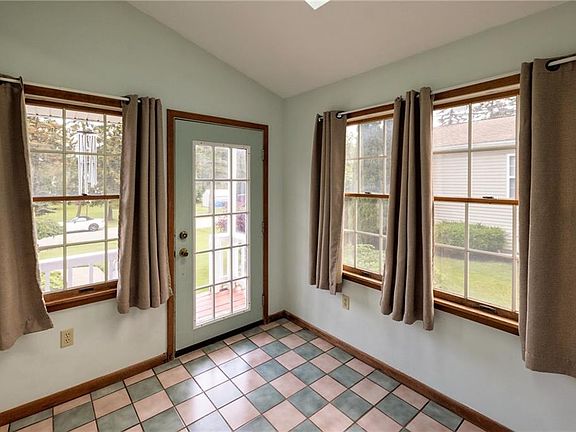 3rd image of 3123 Aberdeen Ave