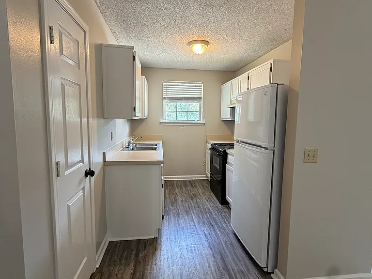 411 Baltic Ct — Photo 8