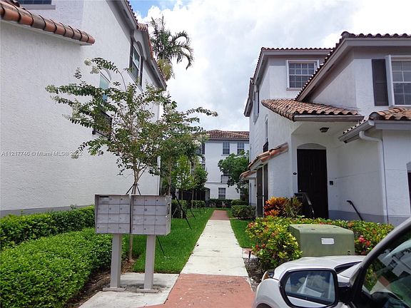 5th image of 721 SW 148th Ave APT 302