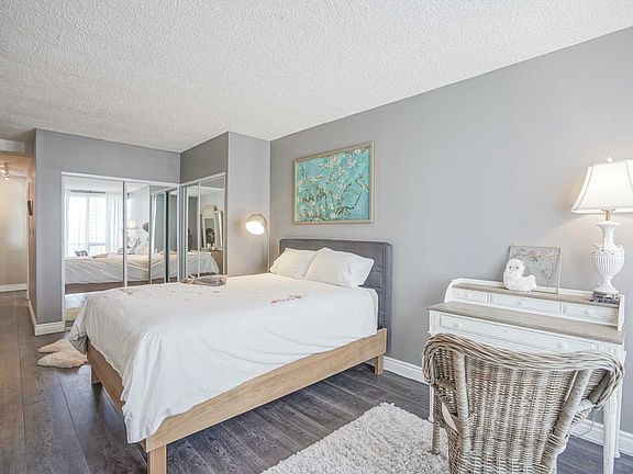 4th image of 33 Harbour Sq #2212