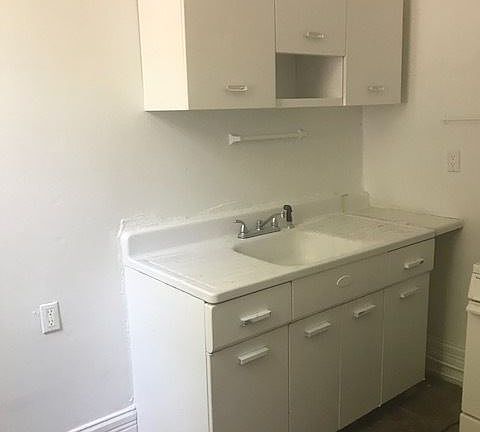 4th image of 2409 W Clifton Ave APT 04