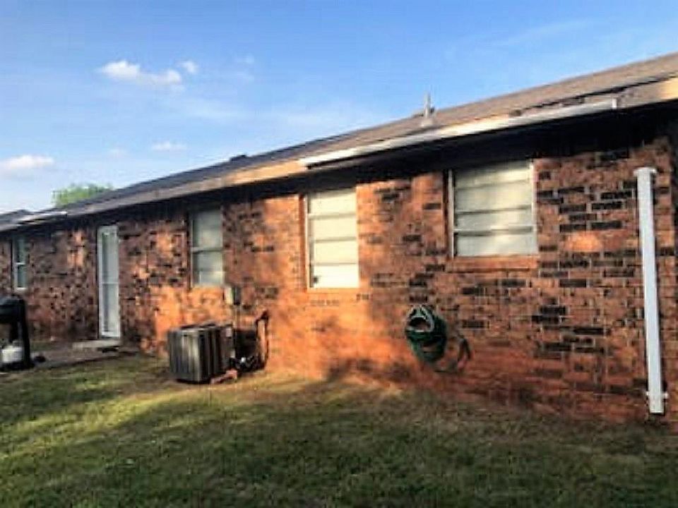2nd image of 927 Shady Creek Cir