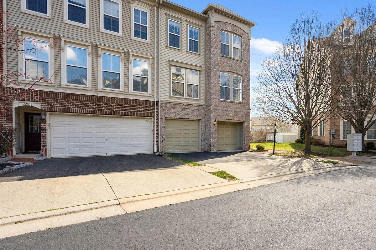 Building Photo - 22886 Livingston Ter