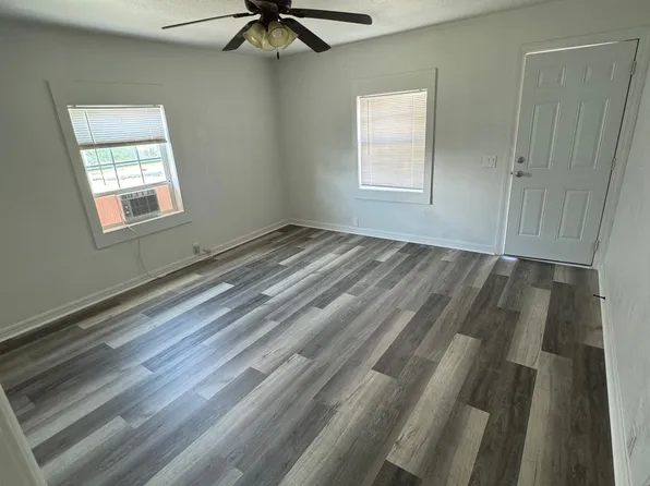506 N 5th St #3, Sayre, OK 73662