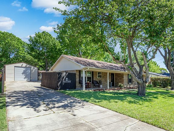 4th image of 1906 Spring Valley Dr