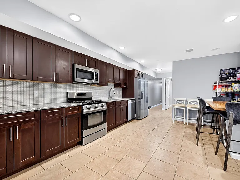 447 Mercer St #1 — Photo 18