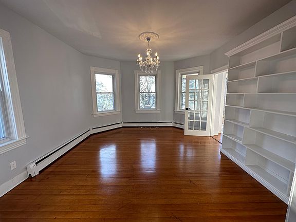 5th image of 27 Peach Ave Floor 1