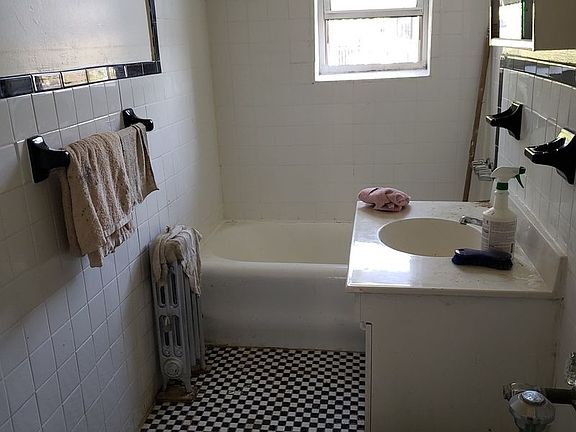 4th image of 4534 47th St APT 3C
