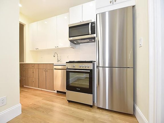 3rd image of 137 W 12th St APT 46